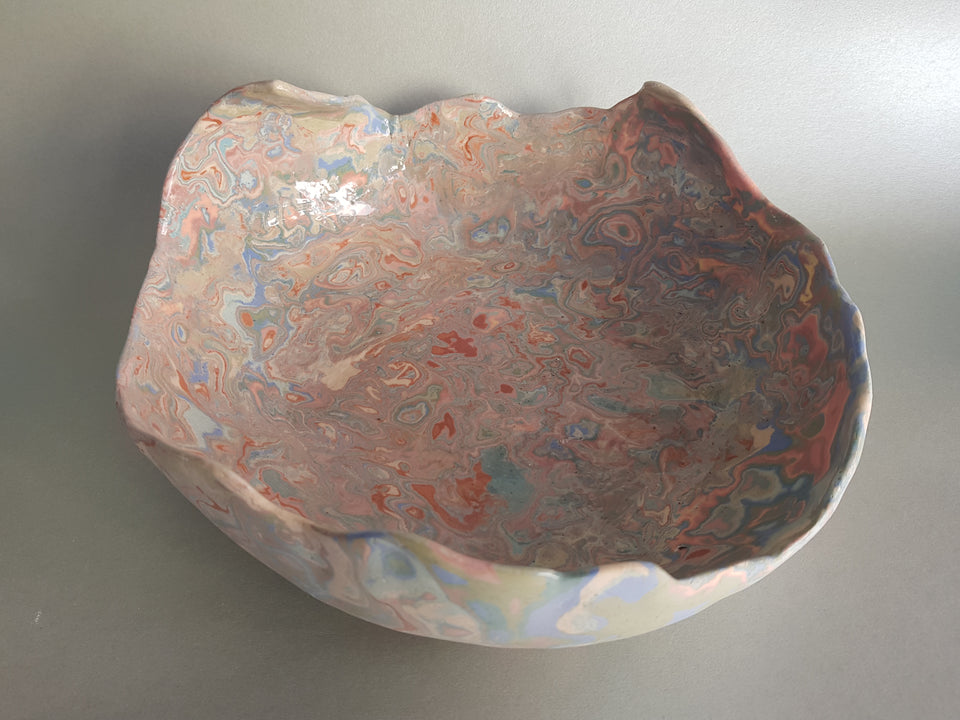 Marmorierte Obstschale aus Keramik